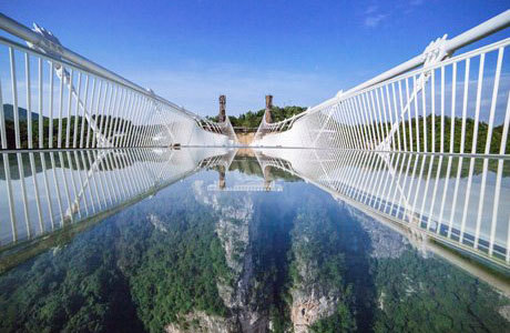 Mạo hiểm chinh phục trên những cây cầu kính đẹp – độc – lạ nhất Trung Quốc